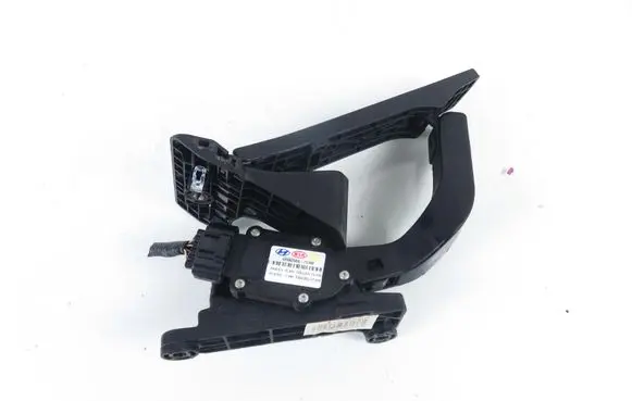 KIA Sportage Accelerator throttle pedal 327002S100