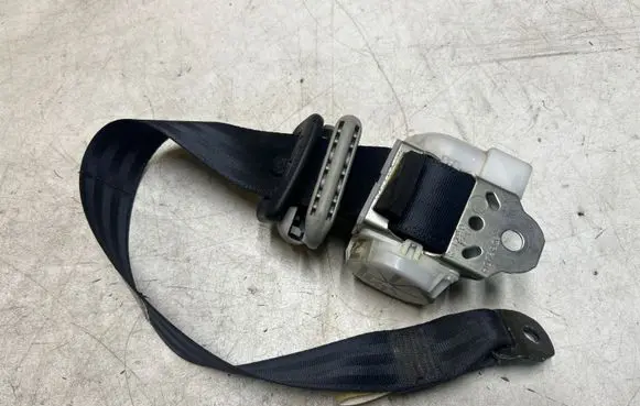 Toyota Corolla Verso AR10 Rear seatbelt H073801