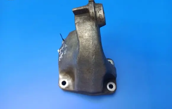 Mercedes-Benz CLS C219 Engine mounting bracket A6422230004