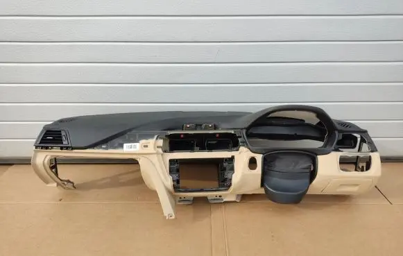 BMW 3 F30 F35 F31 Dashboard RHD 6286684