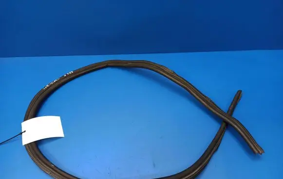 Mercedes-Benz 380 560SEC C126 Engine compartment rubber 