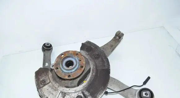 Front wheel hub