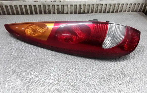 Nissan Almera Tino Rear/tail lights