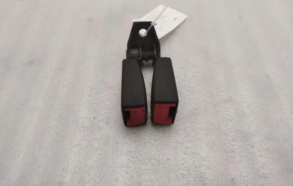 Volkswagen PASSAT B8 USA Middle seatbelt buckle (rear) 561857739