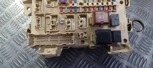 Toyota Avensis Verso Fuse box set 8922144050 89221-44050
