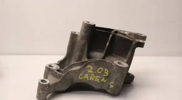 KIA Carens II Engine mounting bracket 