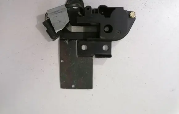 BMW 5 E39 Tailgate window lock/catch/latch 8120419