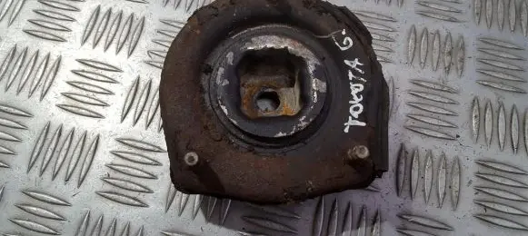 Toyota Avensis T220 Coil spring mount 