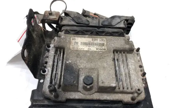 Opel Zafira B Engine control unit/module ECU 551989220281012549
