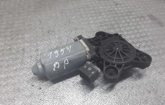 Mercedes-Benz S W220 Front door window regulator motor 0536004902