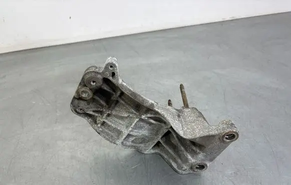 Jeep Grand Cherokee Generator/alternator bracket VMMT013308F