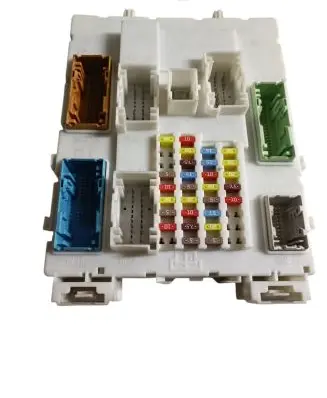 Ford Focus Fuse module BV6N14A073EP 51945L45K 00035705