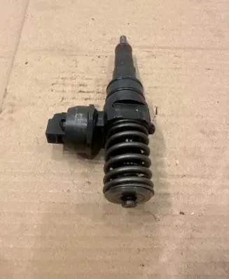 Volkswagen Sharan Fuel injector 038130073ak