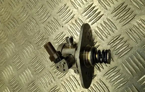 BMW 5 G60 Fuel injection high pressure pump 7934496