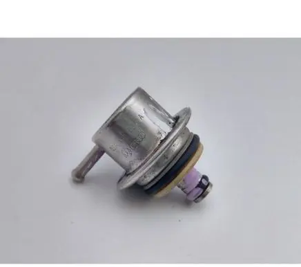 Volkswagen Golf IV Fuel pressure regulator 036133035A