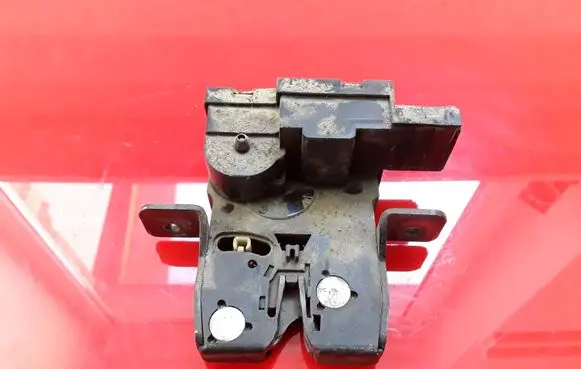 Renault Laguna II Tailgate/trunk/boot lock/catch/latch 8200000697B