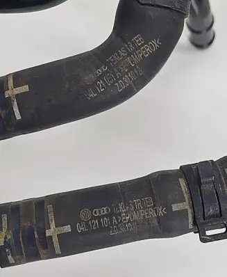 Engine coolant pipe/hose