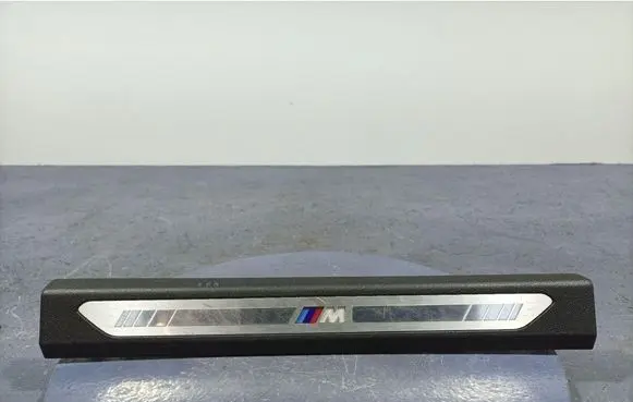 BMW X7 G07 Foot area side trim 7434239