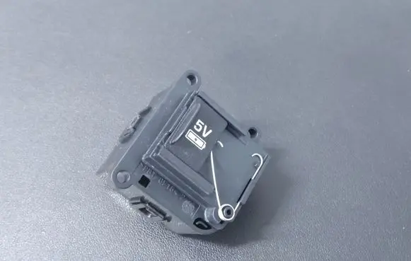Land Rover Defender USB socket connector J9C319010AAW LR126563 J9C319010AA8PVJ
