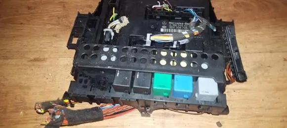 Mercedes-Benz A W169 Fuse box set a1695454232 5dk00872815