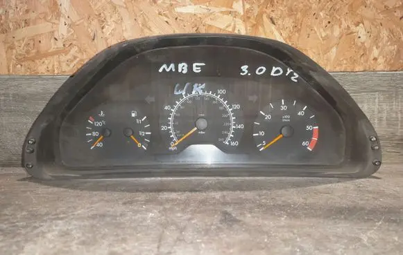Speedometer (instrument cluster)