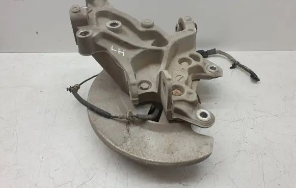 Rear wheel hub