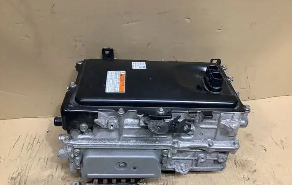 Voltage converter inverter