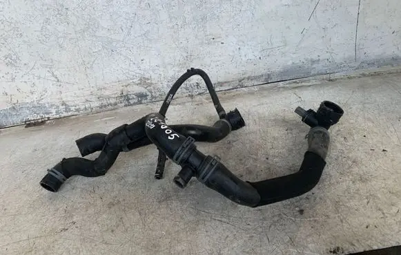 Volkswagen Touran III Engine coolant pipe/hose