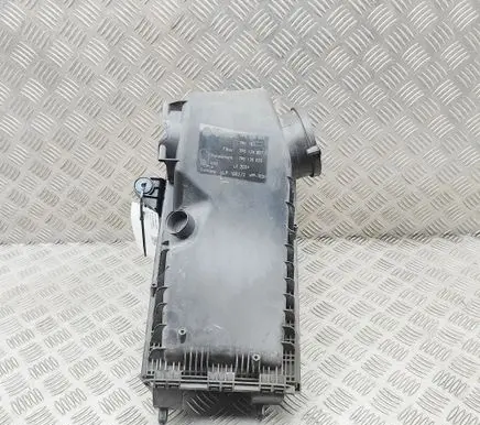 Volkswagen Touareg II Air filter box 7P0129601 7P0129607D