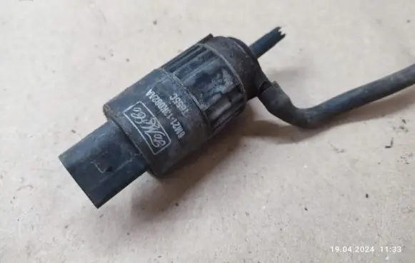 Ford Mondeo MK IV Windscreen/windshield washer pump 6M2113K082AA