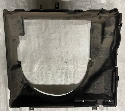 Nissan Pathfinder R51 Radiator cooling fan shroud 06L1H