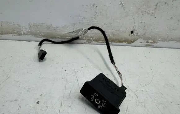 BMW 3 E90 E91 USB socket connector 9237655