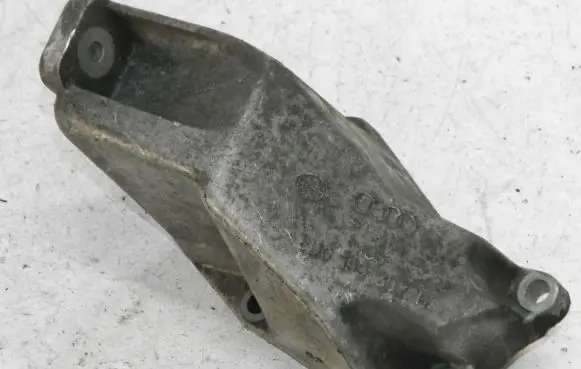 Volkswagen PASSAT B5 Engine mounting bracket 8D0199308F