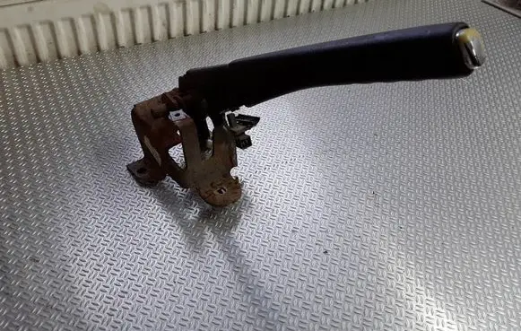 Handbrake/parking brake lever assembly