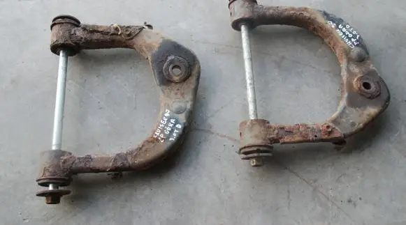 Toyota Land Cruiser (HDJ90) Front control arm