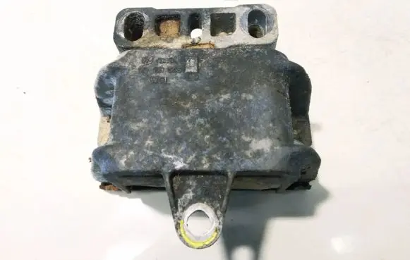 Skoda Octavia Mk1 (1U) Engine mount bracket 1j0199555