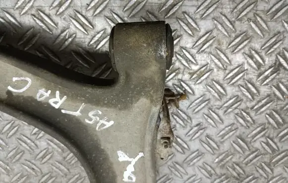 Opel Vectra C Front lower control arm/wishbone