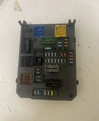Citroen C4 II Fuse module 9665547480