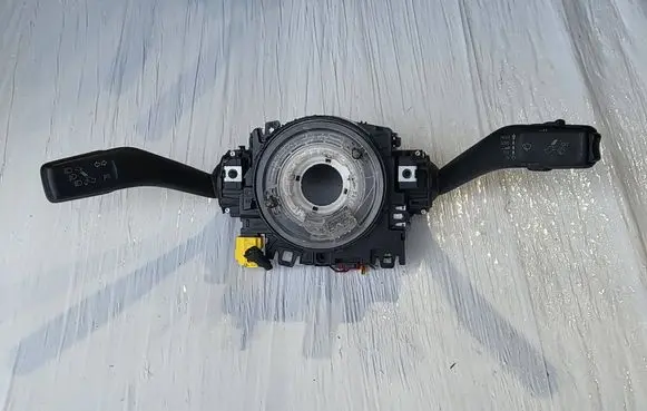 Wiper turn signal indicator stalk/switch