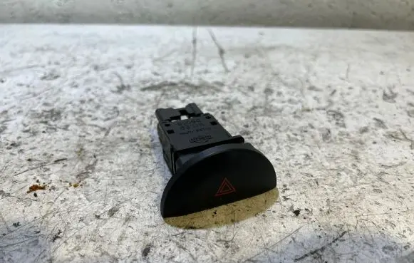 Nissan X-Trail T30 Hazard light switch NILES06016 NMEES
