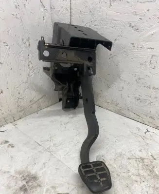 Volkswagen Multivan T4 Brake pedal