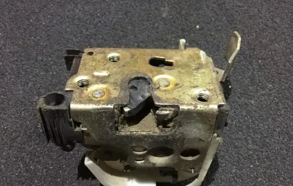 Fiat Punto (176) Front door lock