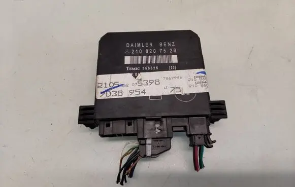 Mercedes-Benz E W210 Door control unit/module 2108207526
