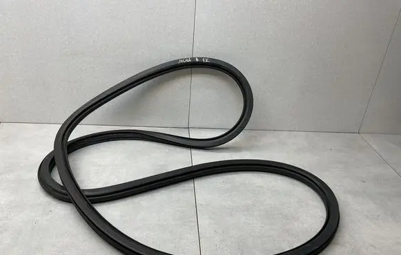 Opel Mokka B Front door rubber seal 