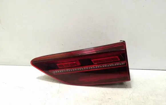 Volkswagen Golf VIII Tailgate rear/tail lights 5H0945308A