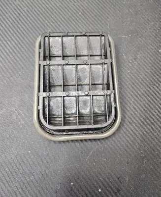 Opel Meriva A Quarter panel pressure vent 93335189