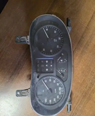 Opel Vivaro Speedometer (instrument cluster) P8200252450 NS0063880B