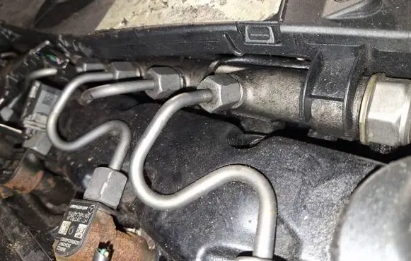 Mercedes-Benz E W212 Fuel main line pipe