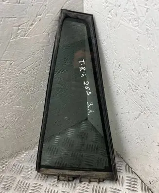 Toyota RAV 4 (XA30) Rear vent window glass 6818942040