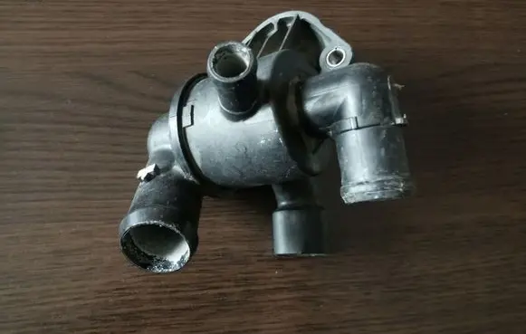 Audi A3 S3 8P Thermostat housing 03L121111AC